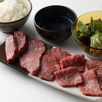 黒毛和牛特撰5種盛焼肉ランチ   