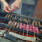 かぶと - 串もの ご主人の手がせわしなく動きます 2014.11.1x