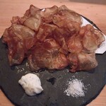 炉ばた きゃばれー - おさつちっぷす：左が幸せバター、右が塩