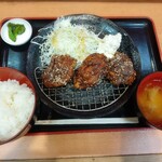 カラフジ - 旨ダレ胡椒定食(3個) 680円