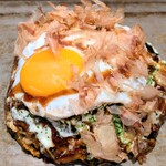 お好み焼きもみじ - 【もみじまぜ】
      焼きそばがふわっふわのドーム状になって登場。