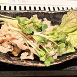 お好み焼きもみじ - 【ミノ湯引き】
      コリコリとした歯ごたえでさっぱりいただける。