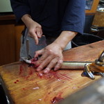 かぶと - ご主人の名人芸 天然鰻を捌いています 700gサイズ 2014.11.1x