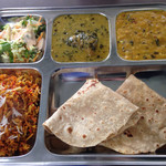 印度家庭料理 レカ - ビリヤニ付きスペシャルセット。サブジ二種類、チャパティ２枚、ビリヤニ。