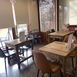 Curry & Bake - テーブル席