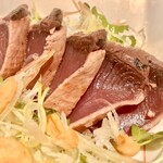 石臼挽きそば 石月 - 戻り鰹の土佐造りのアップ