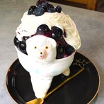 嘘と僕 - ブラックシードレスグレープは、渋みもなくって巨峰のような味わいで、甘くって美味しい〜!! クリームチーズは、爽やかな酸味と、ミルクがもたらすコクのある豊かな味わいで、口にした時のなめらかな舌触りは、もう最高～!!( ^o^)ﾉ 