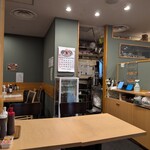 とんかつ 大吉 - 結構広い店内です。