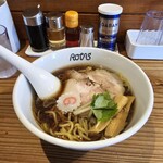 ラーメン ろたす - 正油クラシック（950円）