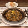 アマ・ルール - イカとニンニクの芽のパエリア(1,200円)
もりもりサラダ･バゲット付き