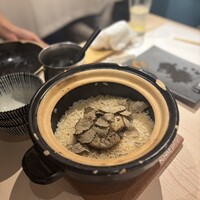 焼鳥 鳥美庵 新宿本店 - トリュフとフォアグラの炊き込み土鍋ご飯