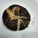 ナナパン - 黒ごまおさつベーグル。さつまいも。