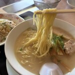 ラーメン大統領 - しおとんこつ（麺リフト）