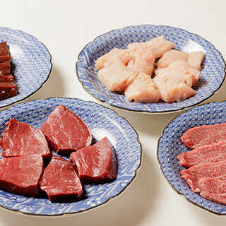 毎日仕入れる新鮮肉と受け継がれる味噌だれの深み