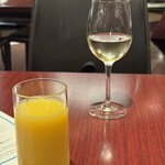 バーラウンジ  シルバ - オレンジジュース、スパークリングワイン
