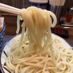 東池袋 大勝軒 八王子店 - 水で締めた後熱湯に潜らせて熱々の自家製中太ちょいウェーブ麺