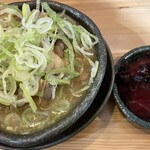 大衆立飲 もつ刺 すずき - もつ煮の隣はしば漬けさん50円٩( 'ω' )و