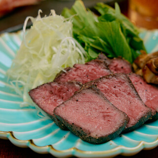 술도 잘 어울리는 홋카이도 향토 요리! 무제한 음료가 포함된 코스도 다양해요!