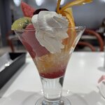 タカノフルーツパーラー - パフェの横顔
