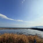 民宿 青塚食堂 - お店の前の海