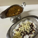 かれーの店 うどん  - 黄昏のユーラシア、ご飯大盛り、スパイシーひき肉、チーズ、ナス