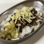 かれーの店 うどん  - 黄昏のユーラシア、ご飯大盛り、スパイシーひき肉、チーズ、ナス