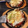 お好み焼き・鉄板焼き しずる - Cセットの豚（手前）とイカ（奥）