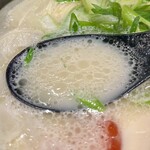 ホルモンらーめん8910 - スープ