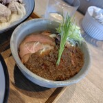 宍道湖しじみ中華蕎麦 琥珀 - ローストポーク丼。ネギの切り方、添え方綺麗すぎませんか。。。