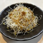 ギョウザとやきとりの又兵衛 - アルファルファ　４００円