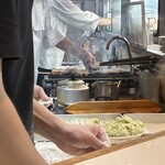 ギョウザとやきとりの又兵衛 - 向こうまで見通せます