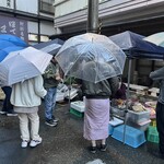 優心の宿 観月 - 雨でも雪でも朝市は一年中開催されるそうです