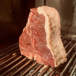 ”赤身肉の最高峰”アルゼンチン産ヘレフォード種Tボーン