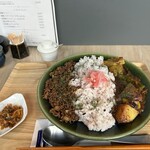 発酵とスパイス 社 - 