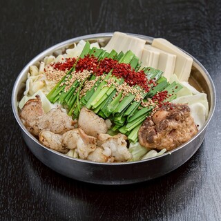 牛タンテール出汁を使った炙りもつ鍋