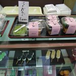 つつみ屋 音楽堂前店 - 小さな間口のお店