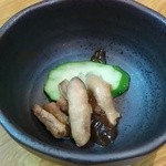 ビール注文したら付いてきたおつまみ（きゅうり・鶏肉・ゼラチン！）