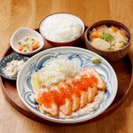 サーモンのレアカツ定食