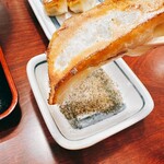 ゆきむら亭 - 餃子はパリッと美味しい。