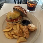 バーガーマニア - クワトロチーズバーガー1770円+ナゲットセット2P 500円