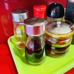 龍門 - 調味料(醤油、ラー油、酢、胡椒)