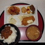 千石食堂 - ヘルシー定食 550円　2014.11.19　　カレーはサービスでした