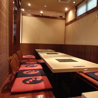 掘りごたつ席を3つ合わせれば、9名～最大12名様までご利用することができます。