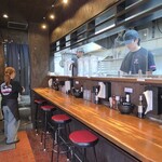 本気の焼豚 プルプル食堂 - カウンター
