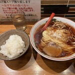 中華そば専門店 八王子らーめん よしだ - 中華そば(*^▽^*)  あぁ、見るからに美味しさが伝わってきますね！