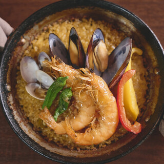 ランチから手軽に本格パエリアを楽しめる♪