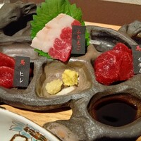 馬刺しと焼き鳥 グルマン三年坂 - 