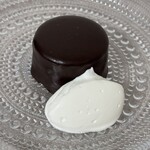 ツッカベッカライ カヤヌマ - ザッハトルテwith生クリーム