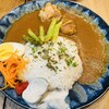 CLOVE - タマネギ丸ごとスパイシーカレー、アスパラのトッピング