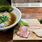 NATURAL TASTE - 極楽醤油拉麵　1,300円(税込)